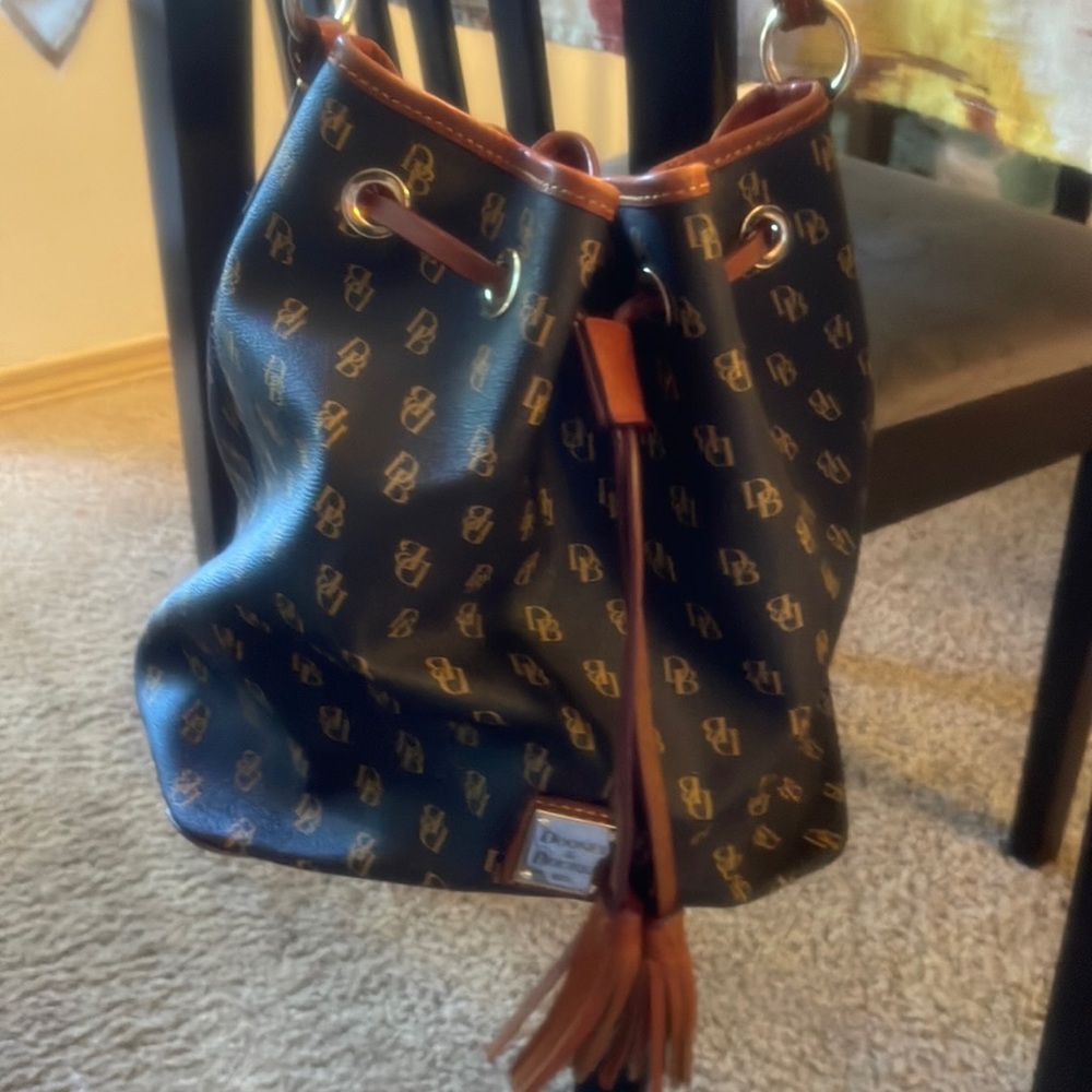 Dooney & Bourke bucket shoulder bag